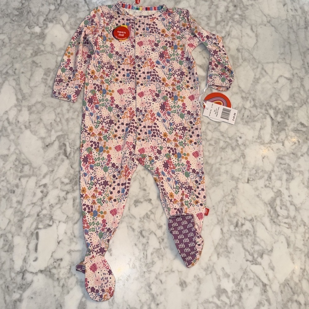 NWT MAGNETIC ME FLORAL RIGHT FIT FOOTIE 9/12M